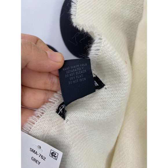 Steve Madden NWT Tricolor Fringe Scarf Grey Ivory Green Colorblock One Size New - Picture 6 of 7